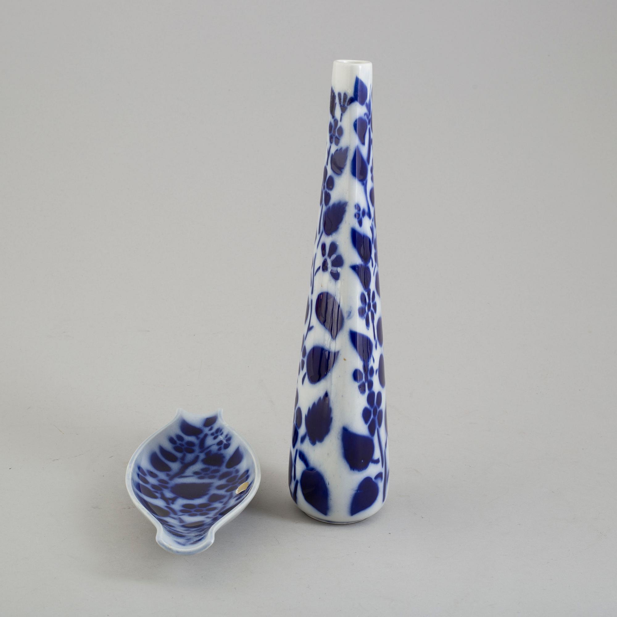 LILLEMOR MANNERHEIM, a 'Narciss' porcelain vase and a plate Upsala-Ekeby, Gefle.