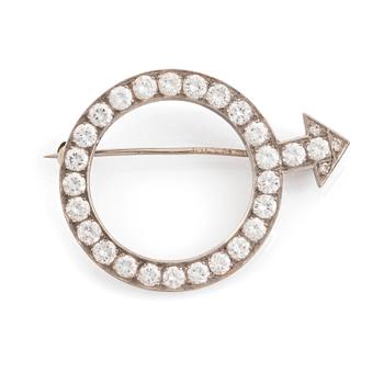 510. An 18K white gold brooch set with round brilliant-cut diamonds.