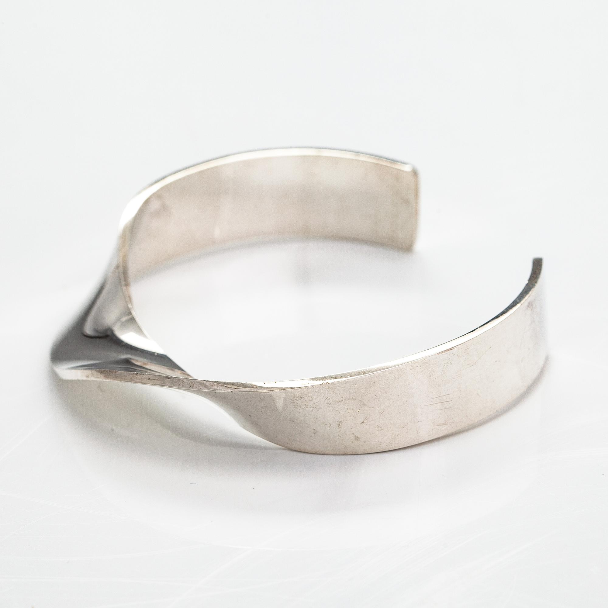 Pekka Piekäinen, Armband, sterlingsilver. Platinoro, Åbo.