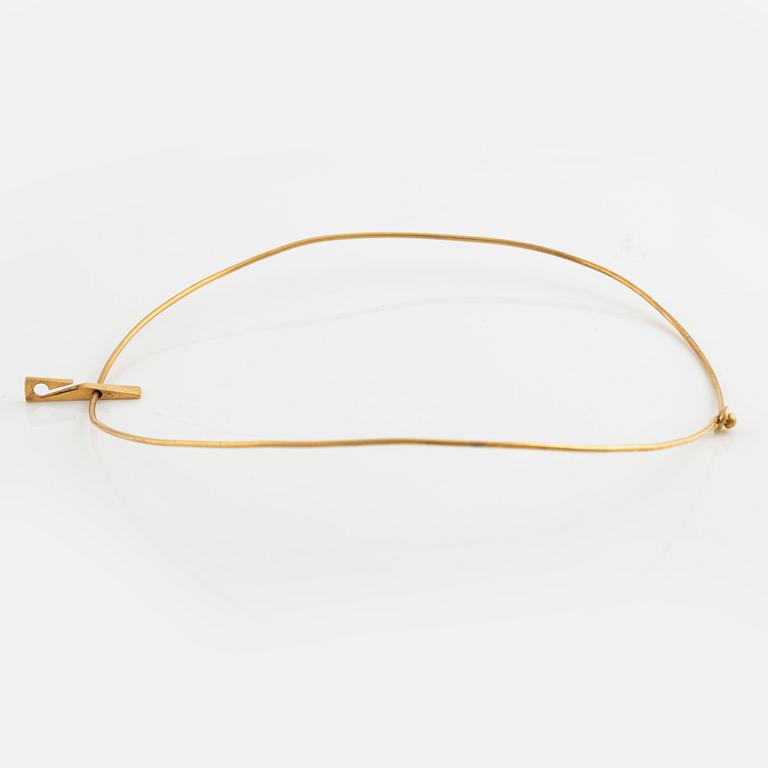 18K gold necklace.