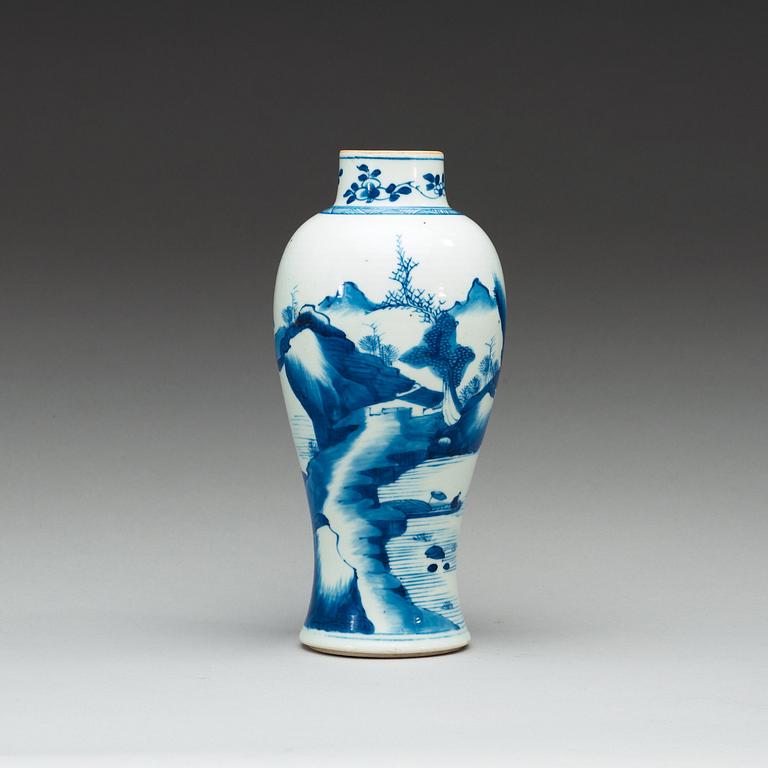 A blue and white vase, Qing dynasty, Kangxi (1662-1722).