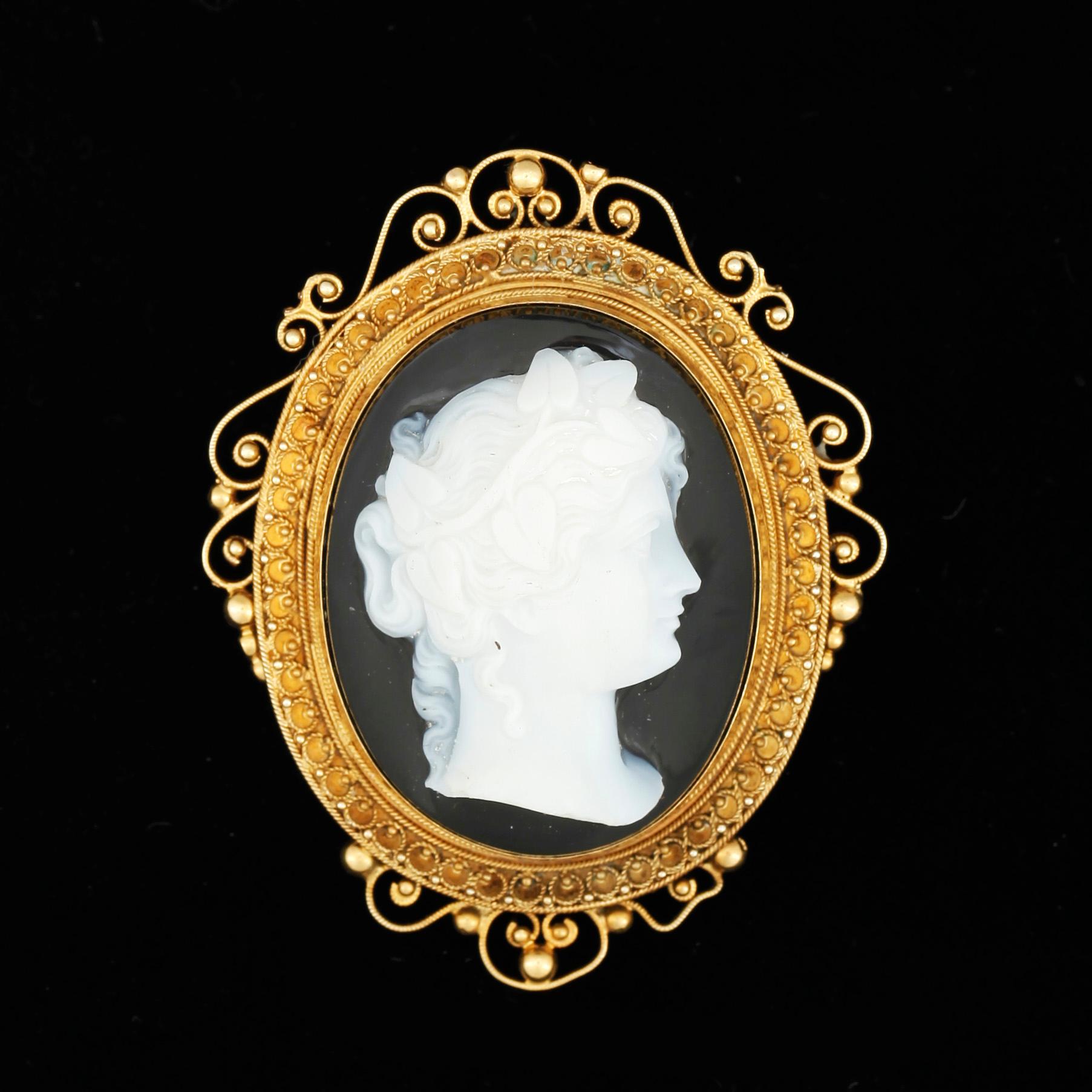 BROSCH, 18k guld med agat. Vikt 13g.