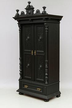 KLÄDSKÅP, 1800-talets andra hälft.