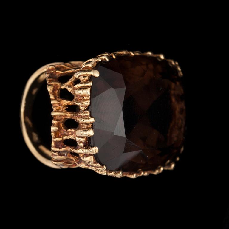 A large smoky quartz ring. Circa 1960 -1970.