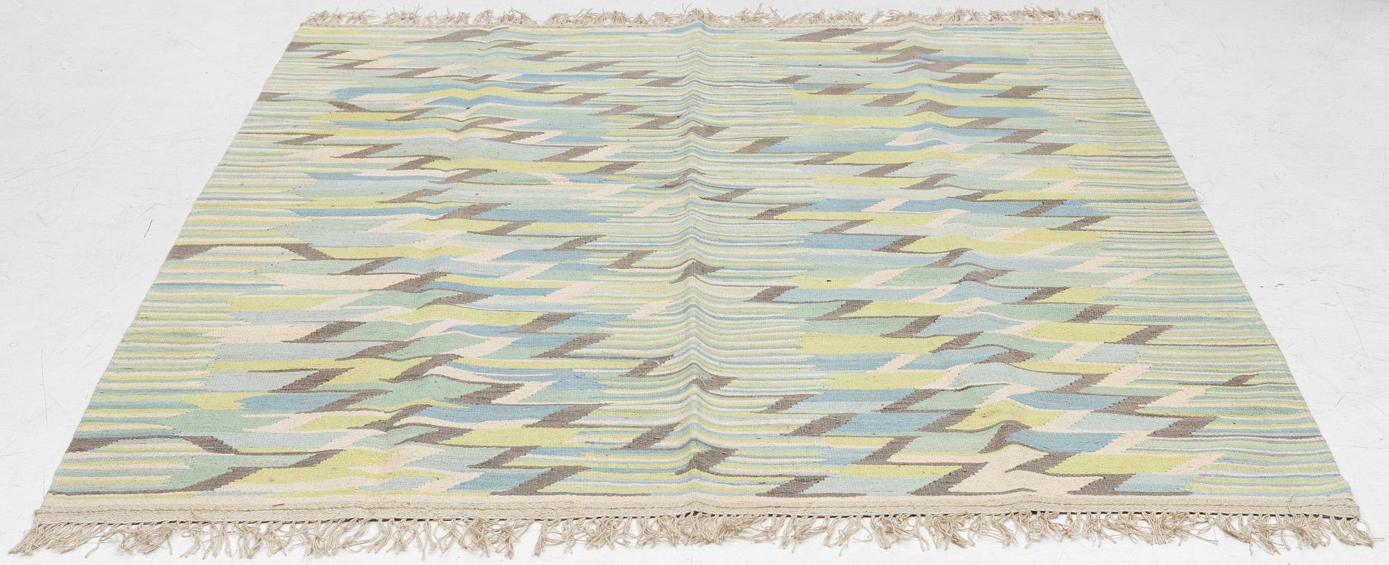 A Kelim carpet, c. 257 x 193 cm.