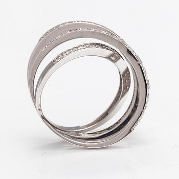 An 18K white gold ring with diamonds ca. 1.66 ct in total.