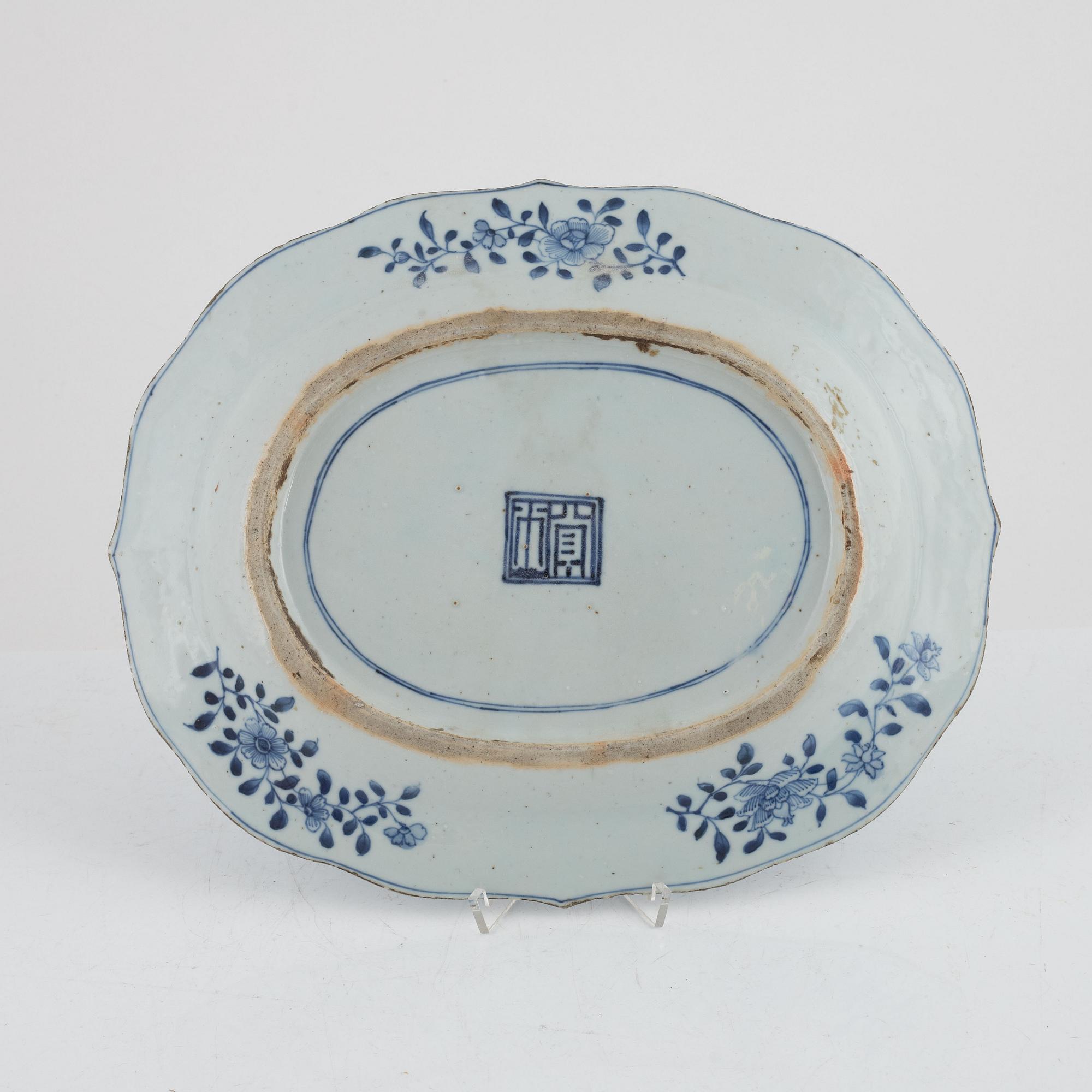 Stekfat, porslin, Kina, Qianlong (1736-95).