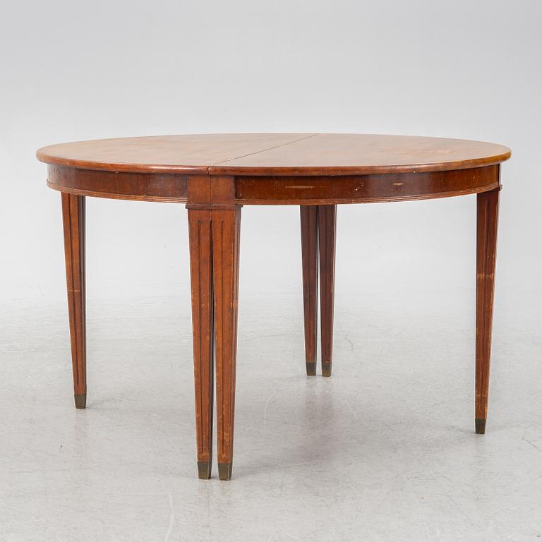 Dining table, Gustavian style, first half of the 20th century.