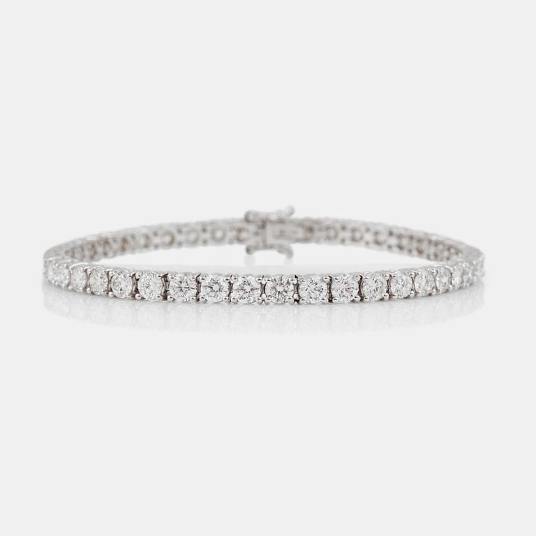 A diamond bracelet, 7.73 ct according to engraving. Circa I-J/SI.