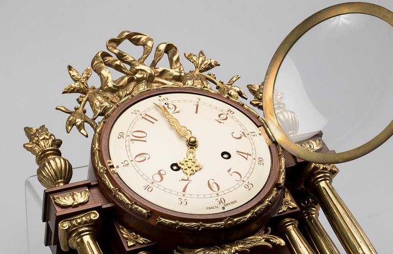 VÄGGPENDYL. gustaviansk stil, 1900-talets andra hälft.
