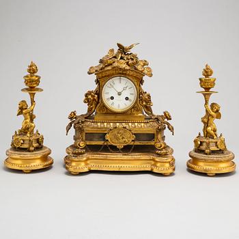 A Tiifany & Co pendulum clock and a pair of cassolettes, late 19th or early 20th century.