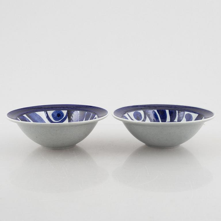 Lisa Larson, vaser, 2 st och skålar, ett par samt terrin med lock och skål med lock, stengods, Gustavsberg.