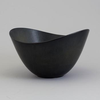 GUNNAR NYLUND, a stoneware bowl for Rörstrand.