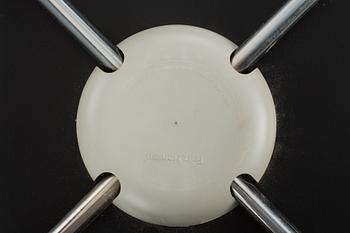 STOLAR, ett par, "Sjuan", Arne Jacobsen, Fritz Hansen, etikettmärkta 2000.