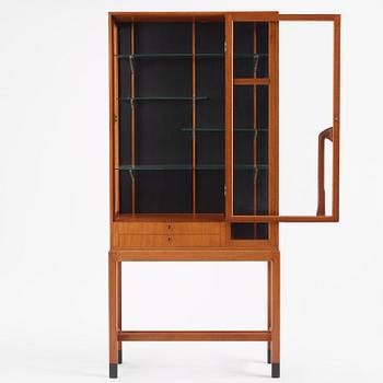 Åke Fribyter, a mahogay display cabinet, Åfors Möbelfabrik, Blomstermåla, ca 1955.