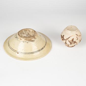 A South East Asian bowl and jar, presumably Annamese, 15th/17th Century.