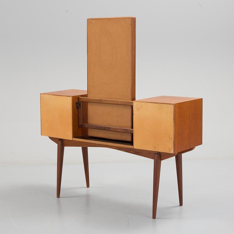 SVANTE SKOGH, a teak dressing table from  Aktiebolaget Slutarps Möbelindustri, 1950's/60's.