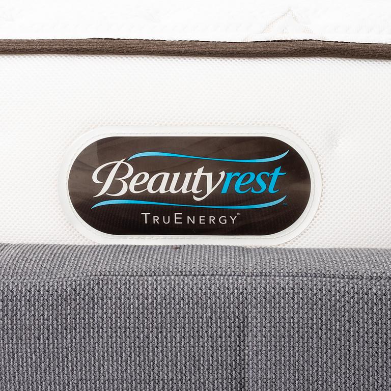 Giuseppe Viganò, a 'Squaring' bed, Bonaldo, Italy.