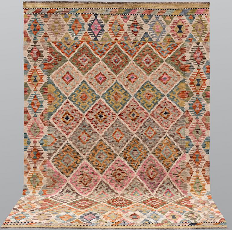A Kilim rug, approx. 263 x 173 cm.