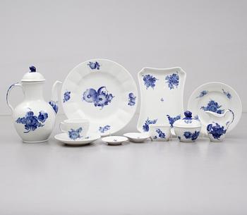 SERVISPORSLIN, 41 delar, "Blå blomst", Royal Copenhagen.