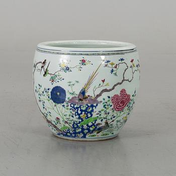 A CHINESE EARLY 20TH CENTURY BOWL.