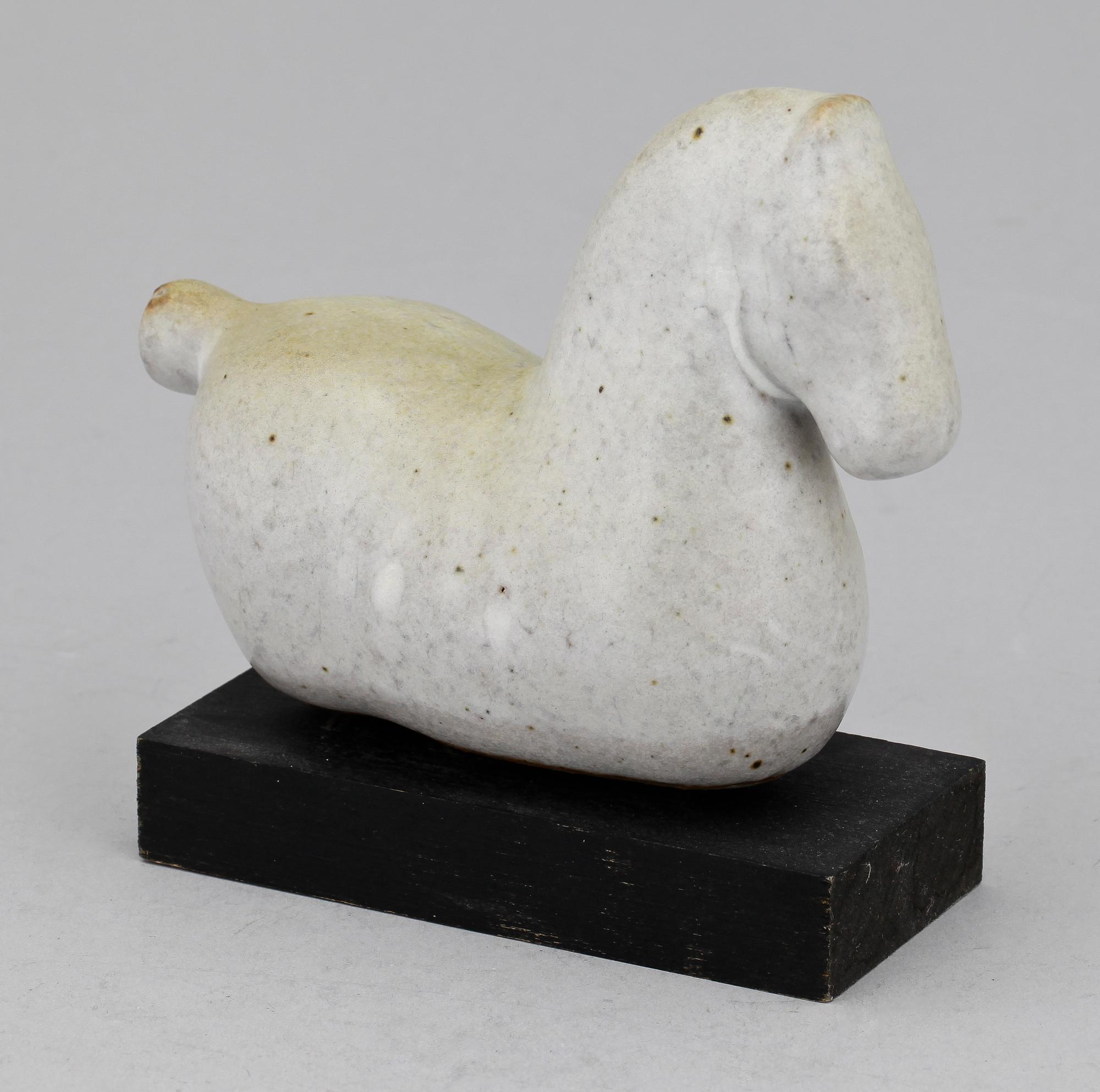 ULLA KRAITZ , stengods, sign.