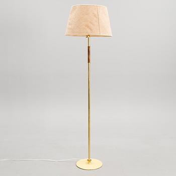 PAAVO TYNELL, GOLVLAMPA. Märkt Taito 5763.