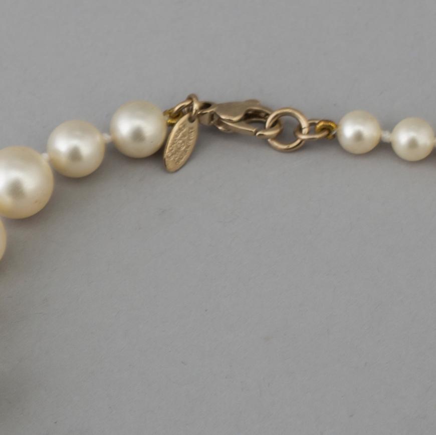 A necklace på Chanel, 2011.