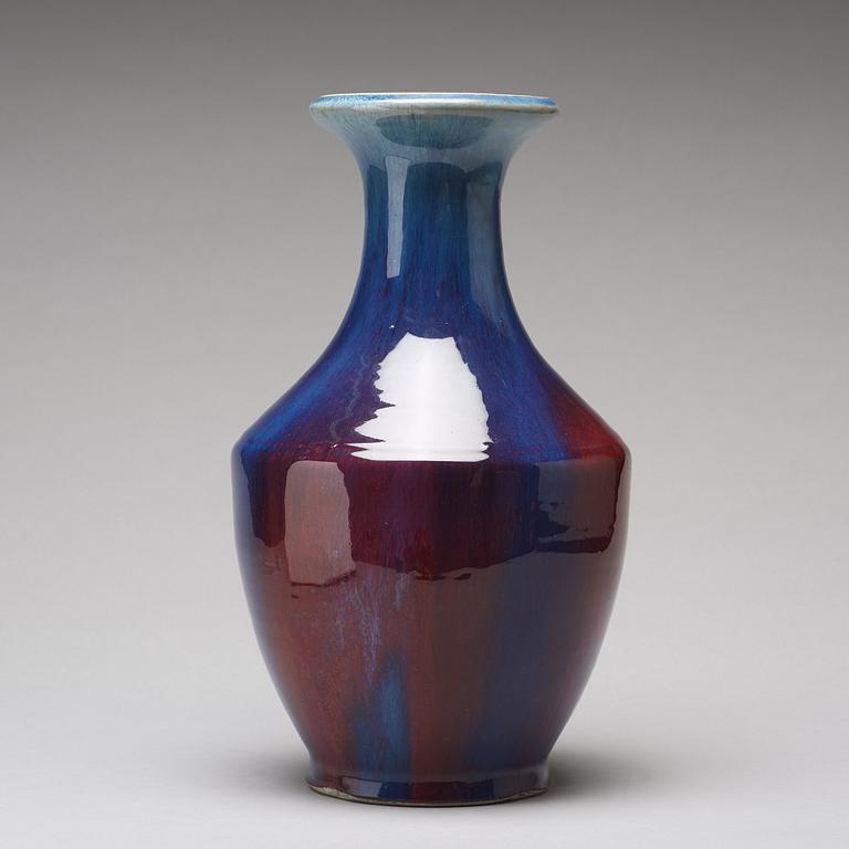 A flambè glazed vase, Qing dynasty, 19th Century.