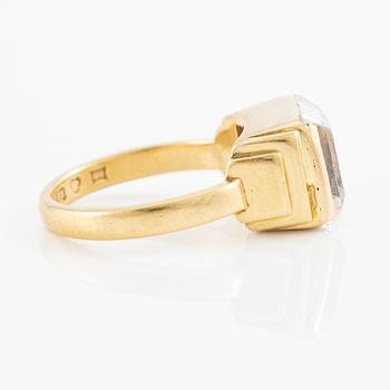 Wiwen Nilsson, ring, 18K guld med fasettslipad bergkristall, Lund 1957.