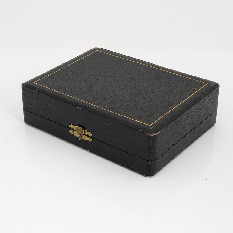 Adie Brothers Ltd, a silver cruet set in box, Birmingham 1924.