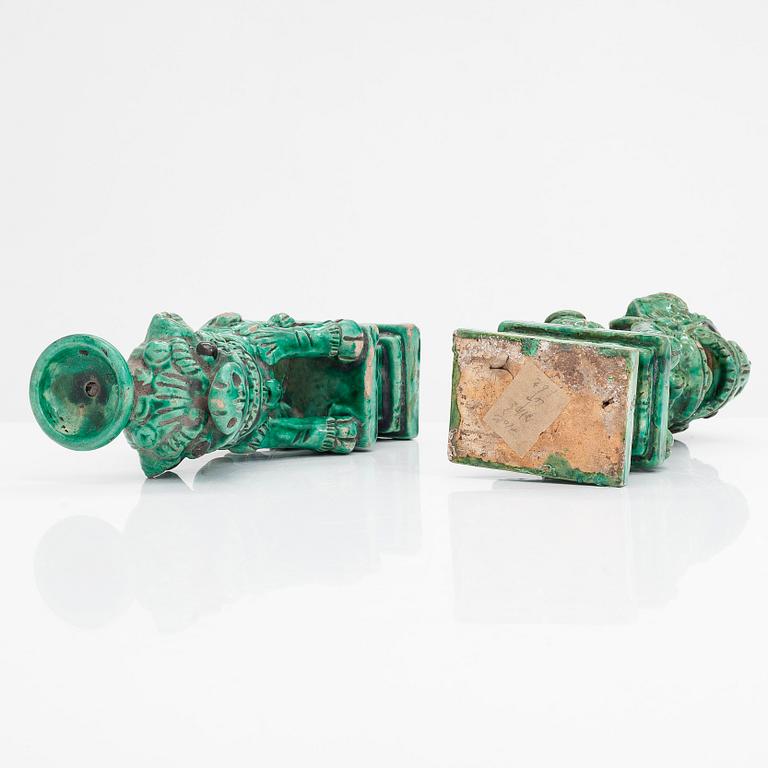 A pair of green glazed joss stick holders, late Qing dynasty (1664-1912).