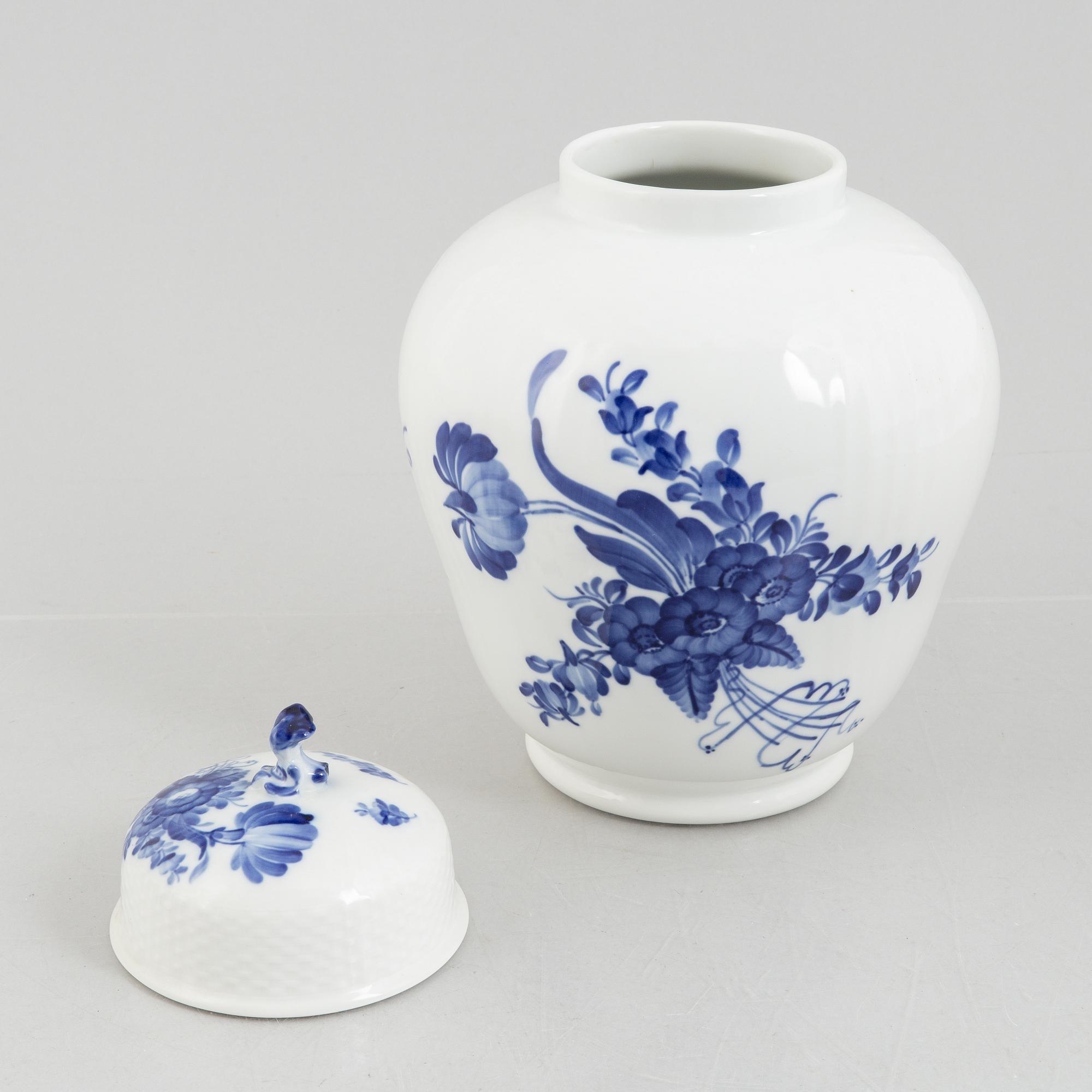 Royal Copenhagen, mat- och kaffeservis, porslin, 108 delar, "Blå blomst", Danmark.