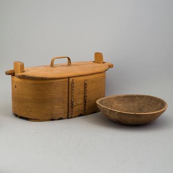 A 18/19th century wooden box and bowl.