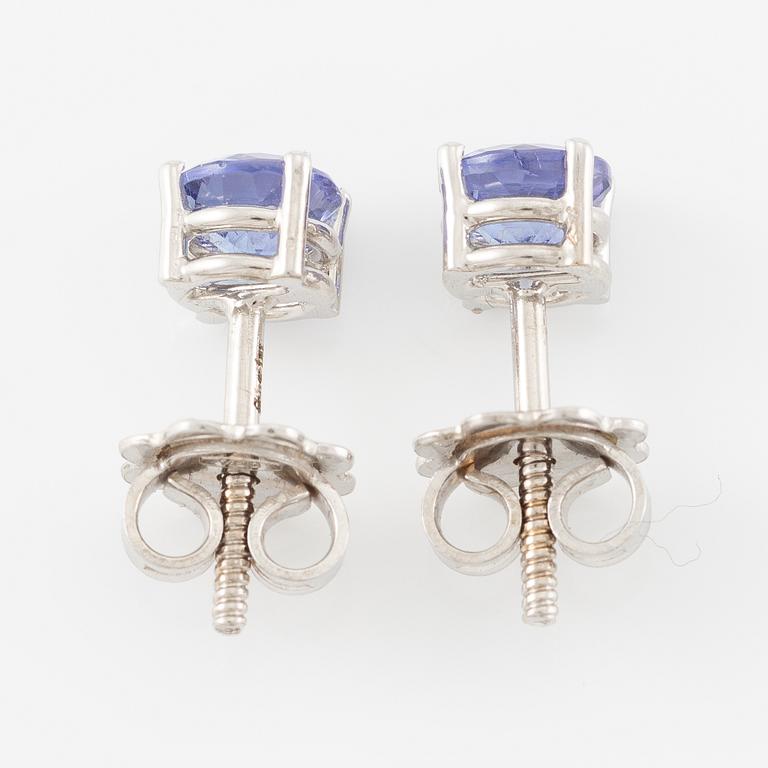 Earrings 18K white gold with tanzanites.