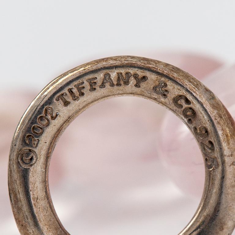 Tiffany & Co, A rose quartz and peridote and sterling silver collier. Marked Tiffany & Co.