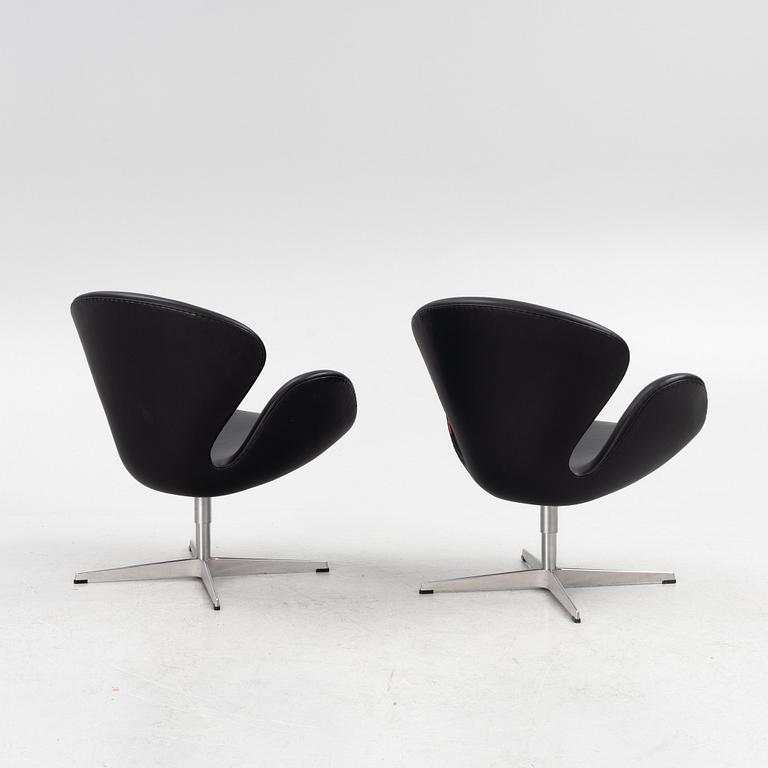 Arne Jacobsen, a pair of "Swan" armchairs, Fritz Hansen, Denmark, 2007.