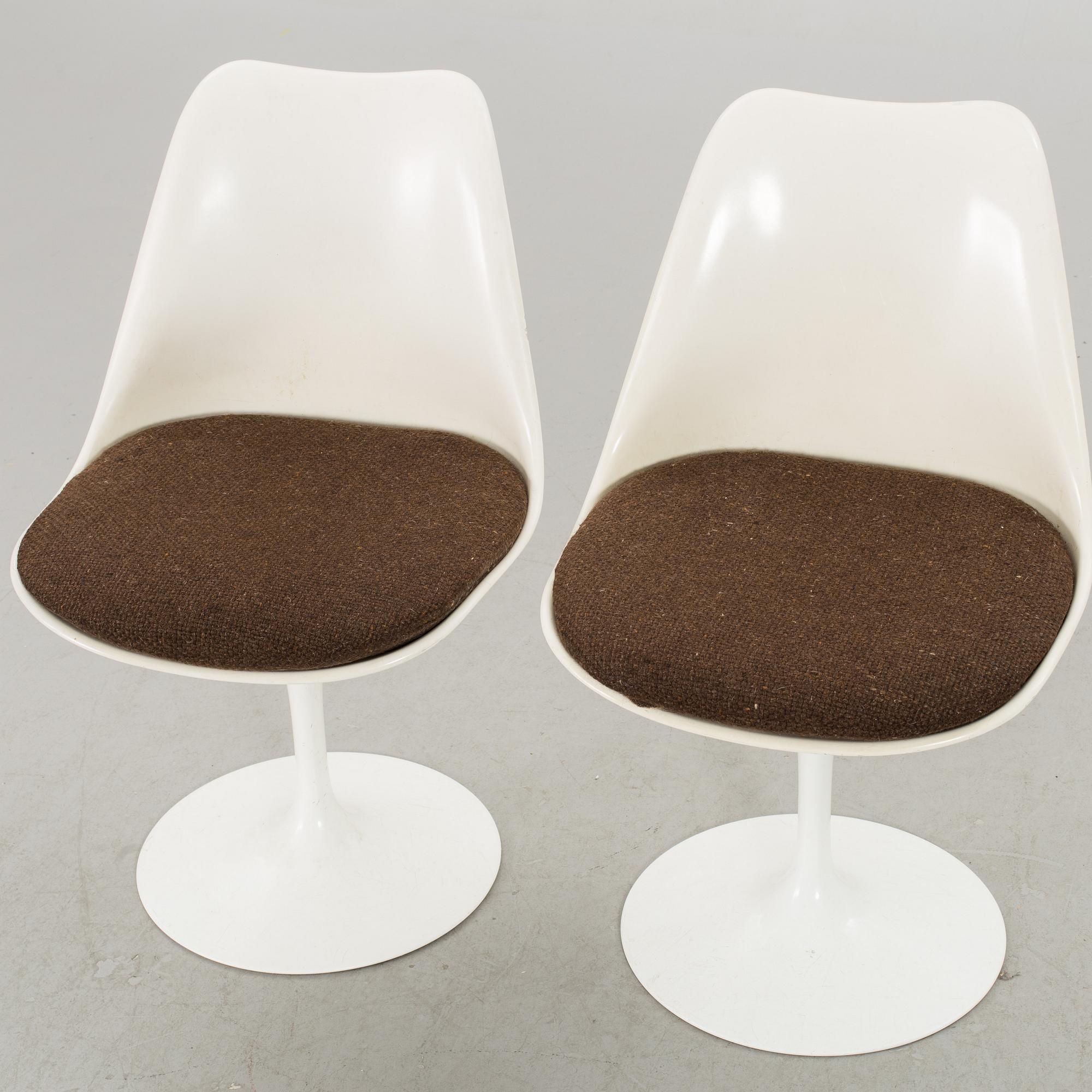 EERO SAARINEN, stolar 2 st "Tulip" för Knoll International, 1900-talets andra hälft.