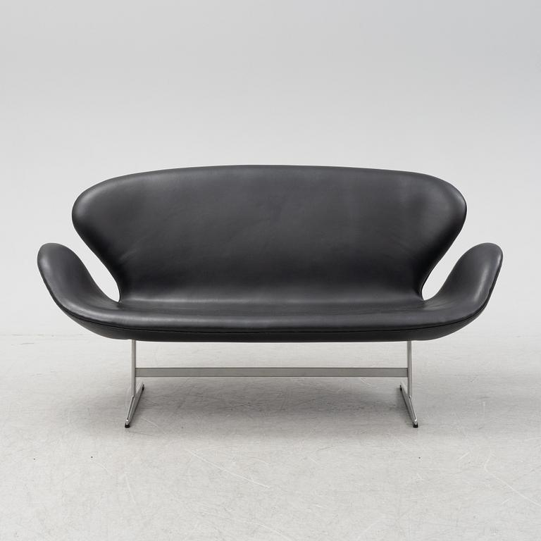 Arne Jacobsen, soffa, "Svanen" Fritz Hansen, Danmark, sent 1900-tal.