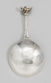 A Swedish late 16th century parcel-gilt spoon, makers mark un known, Vä.