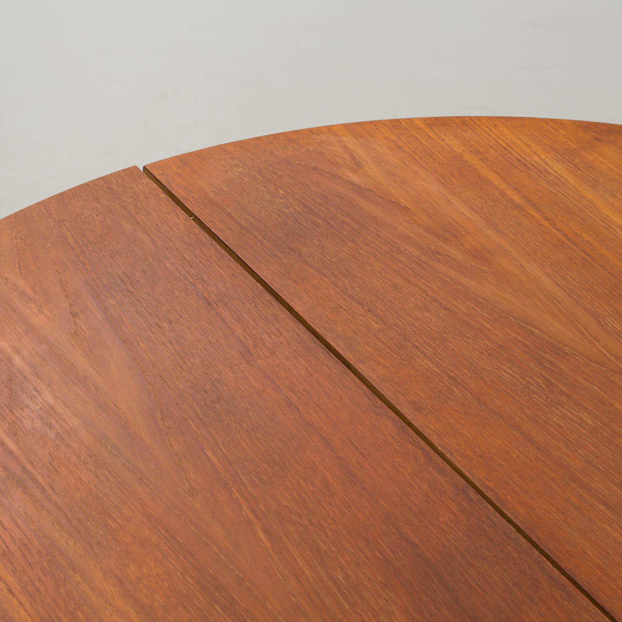 Four chairs and a dining table, probably Karl Andersson & Söner, second half of the 20th century.