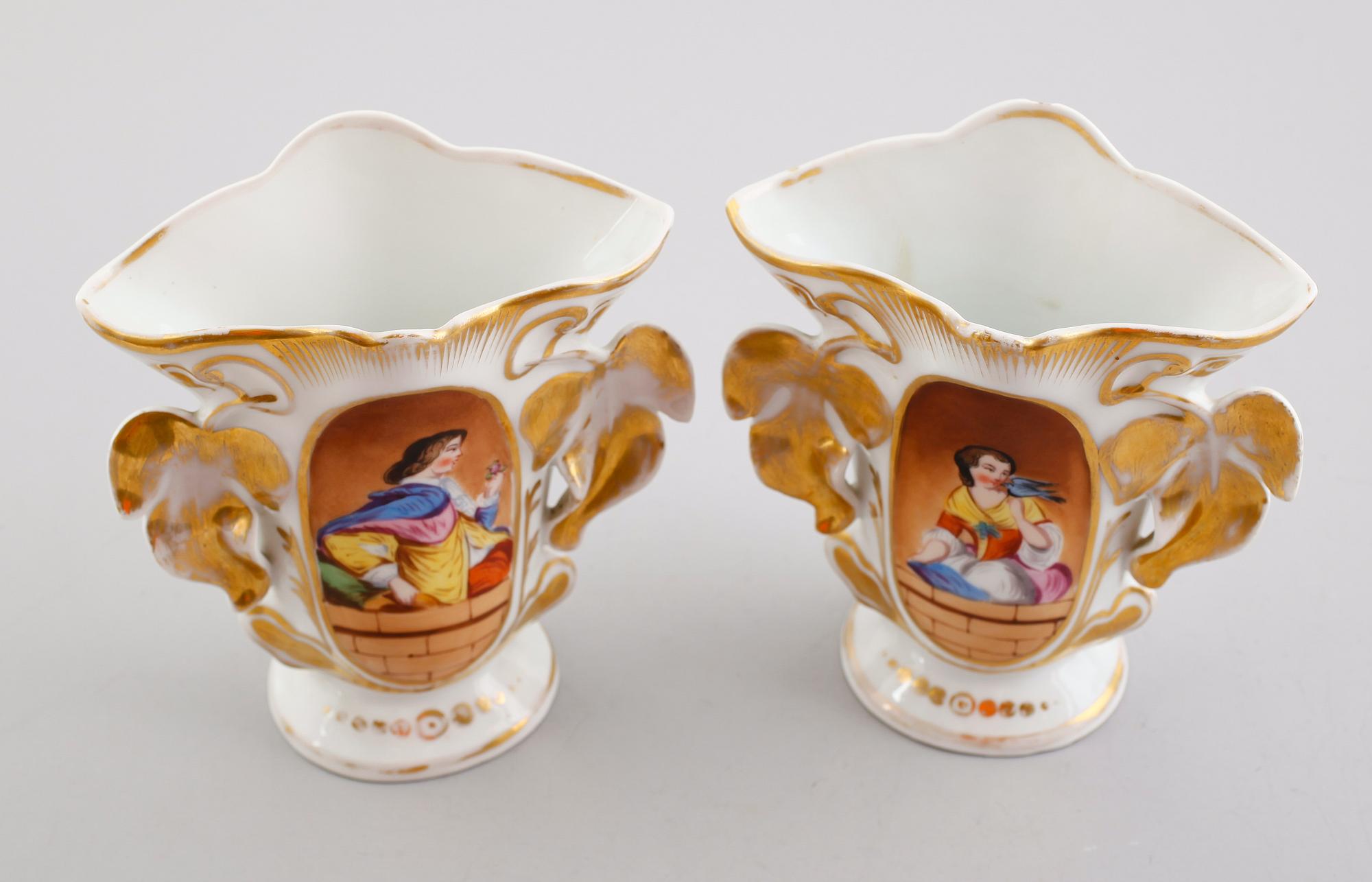VASER, 1 par, porslin, 1800-talets andra hälft.