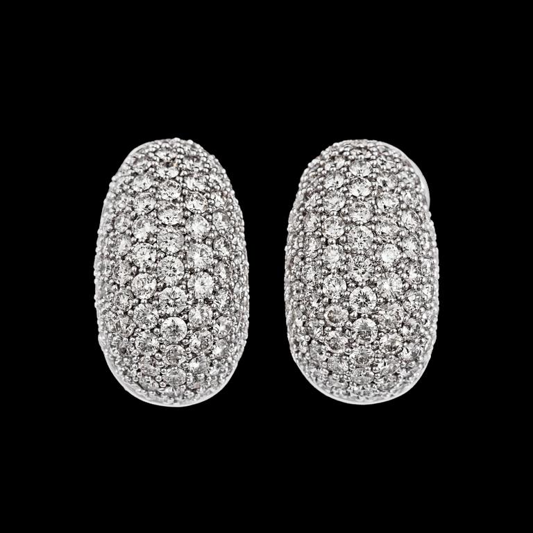 A pair of brilliant cut diamond earrings, tot. 3.42 cts.