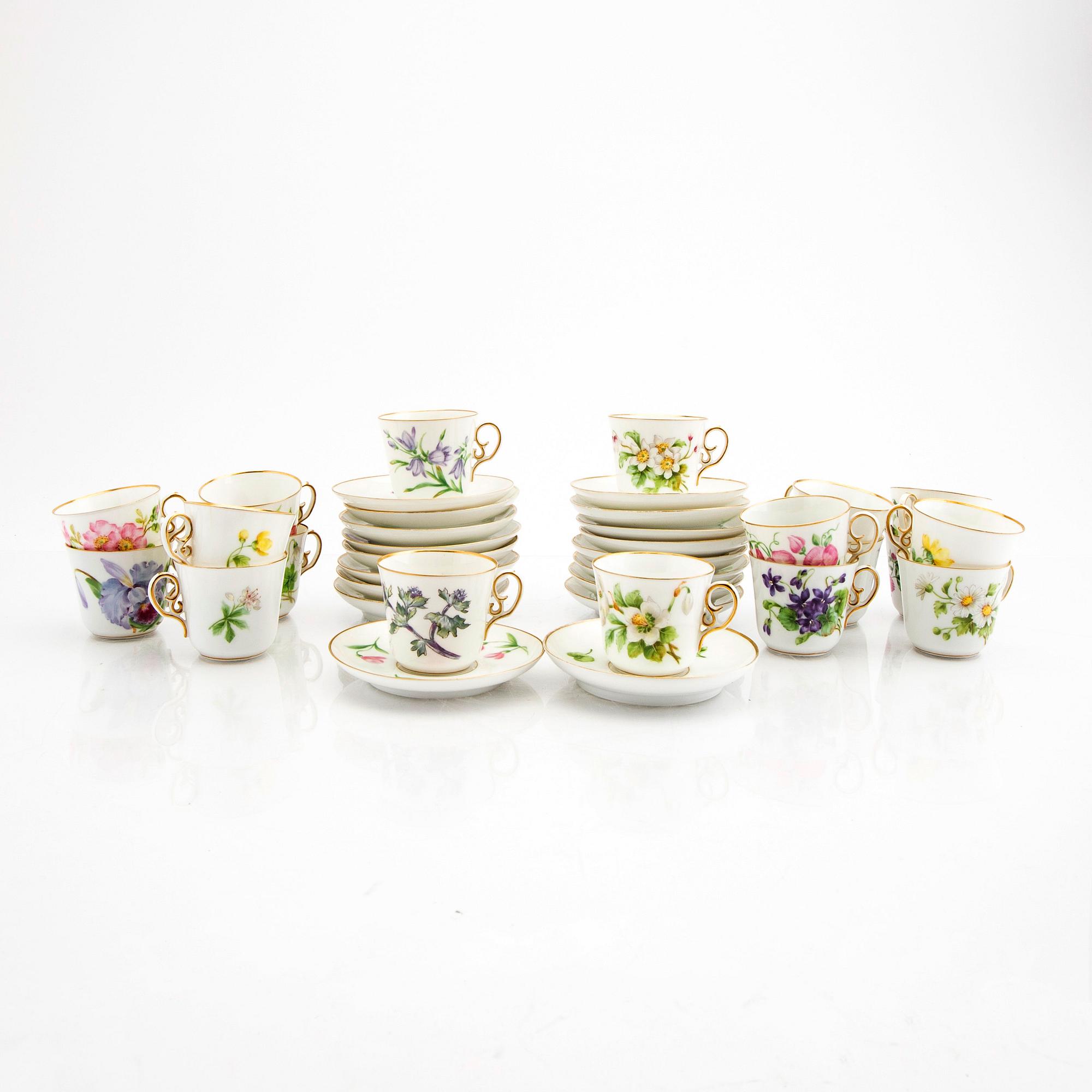 A handpanted Royal Copenhagen 18 pcs coffee service.
