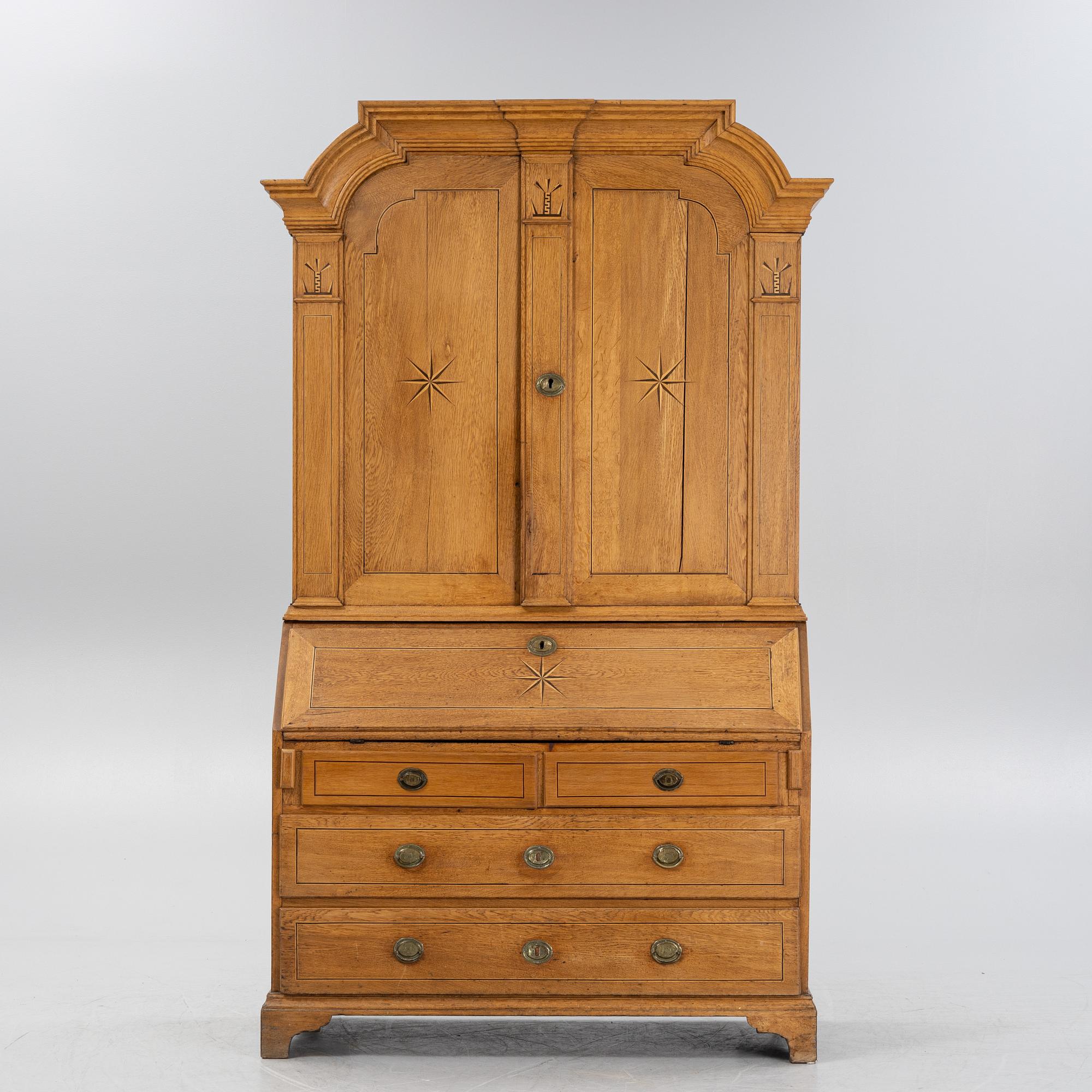 A late Baroque writing cupboard, mid 18th century. Possably Småland, Sweden.
