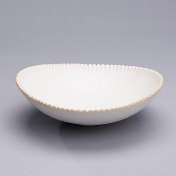TOINI MUONA, A CERAMIC DISH. Signed TM, Arabia.