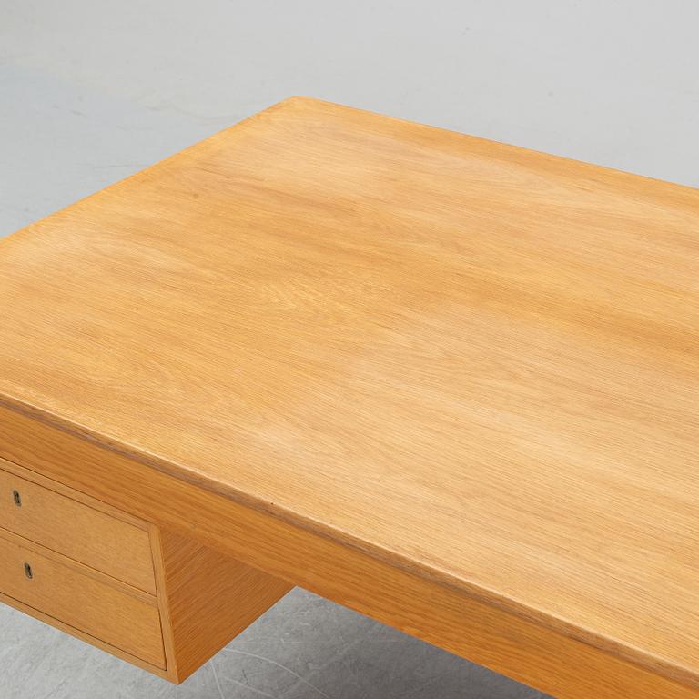 Yngvar Sandström, an oak desk, AB Seffle Möbelfabrik, second half of the 20th century.