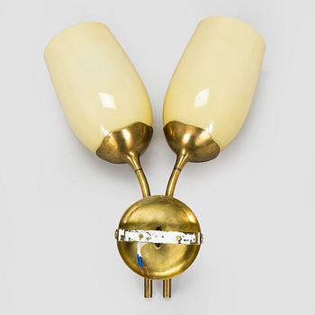 Paavo Tynell, a mid-20th century '9452' wall light for Idman.