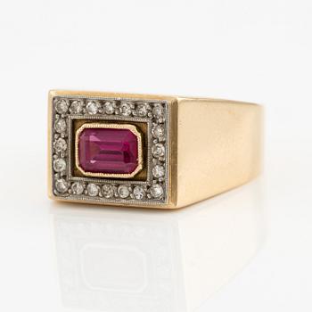 Ring, 18K gold with synthetic ruby and octagon-cut diamonds.