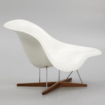 Charles & Ray Eames, liggfåtölj, "La Chaise", Vitra 2003.